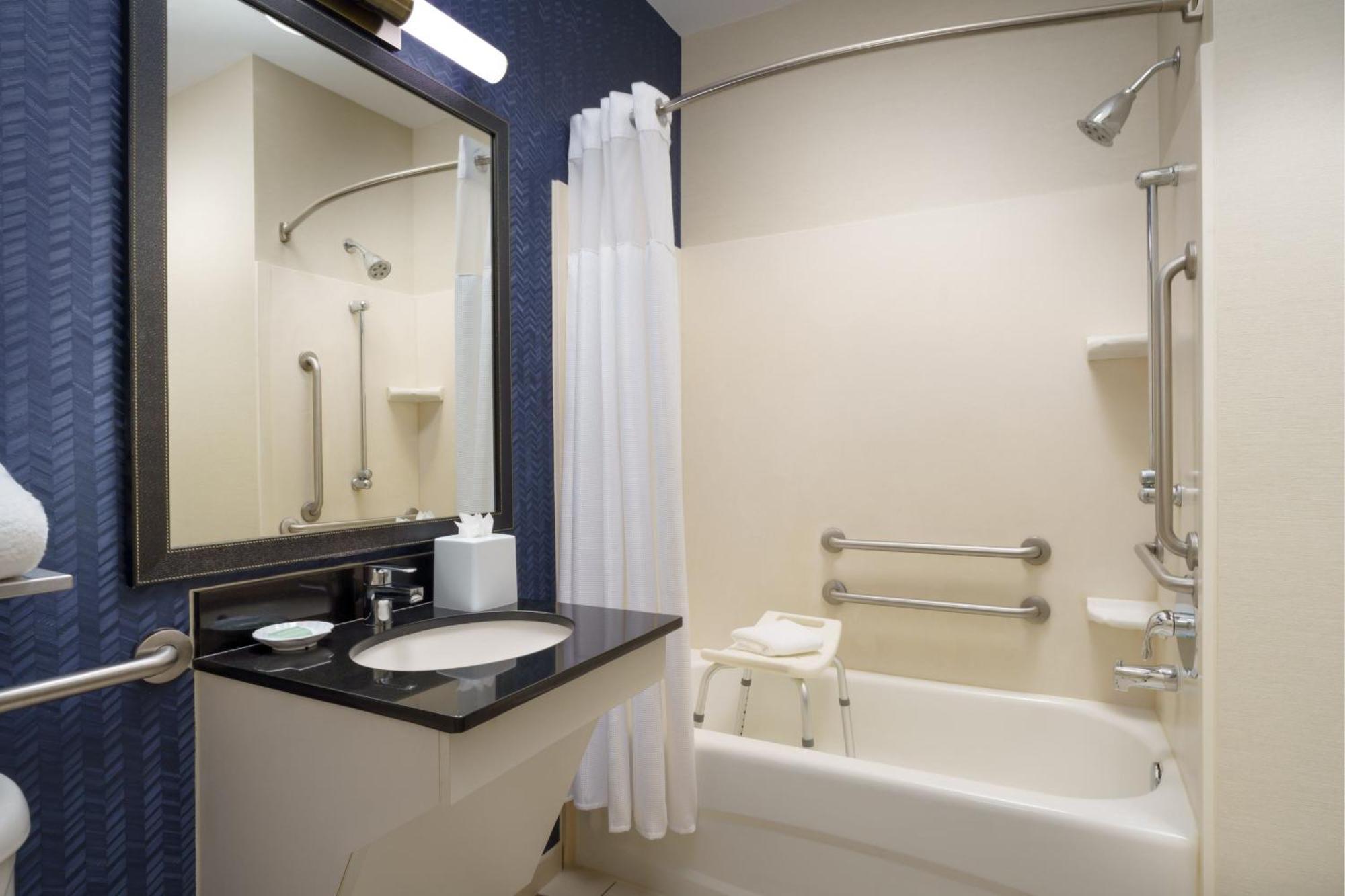 Hotel Fairfield & 3*